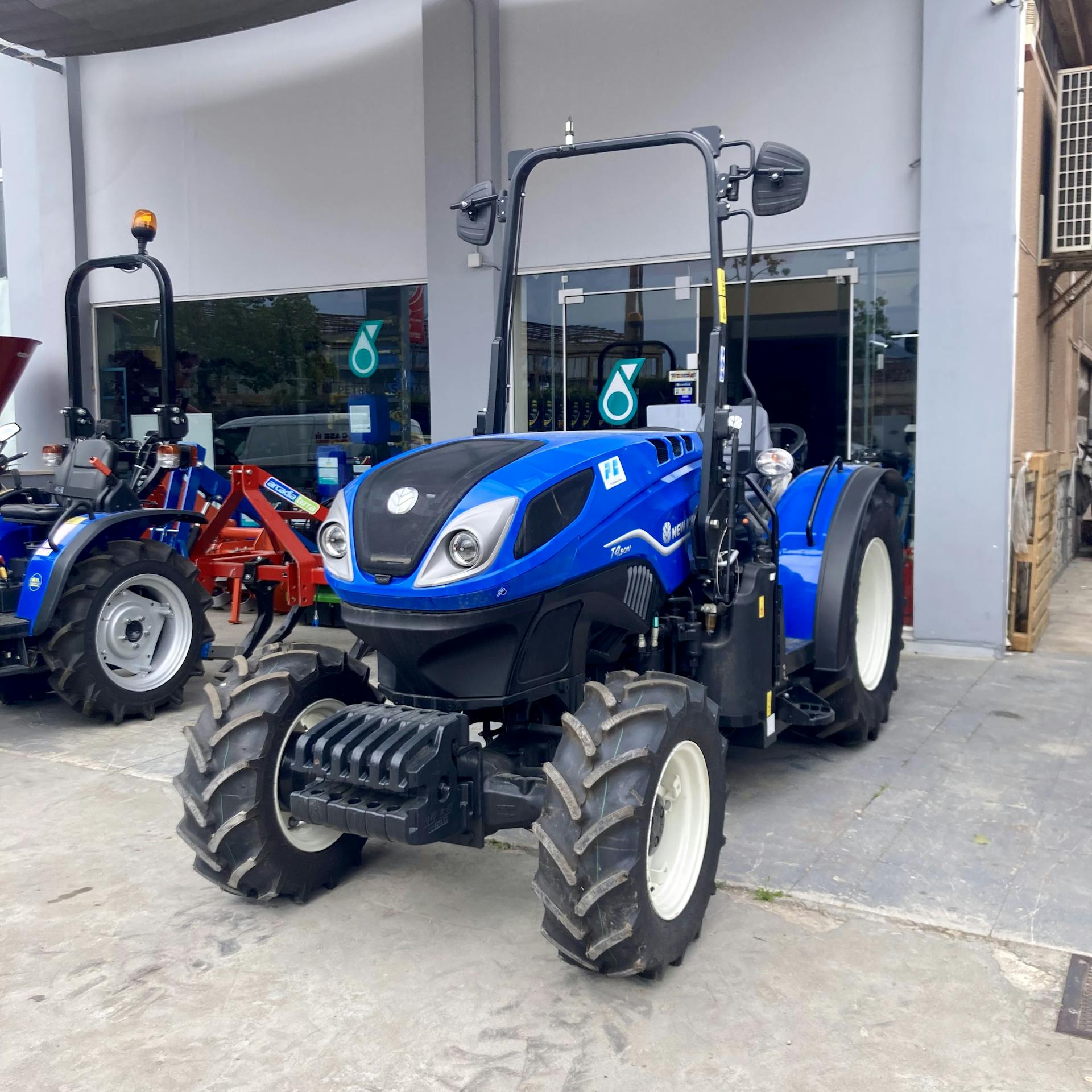 Images of New Holland T4.70N