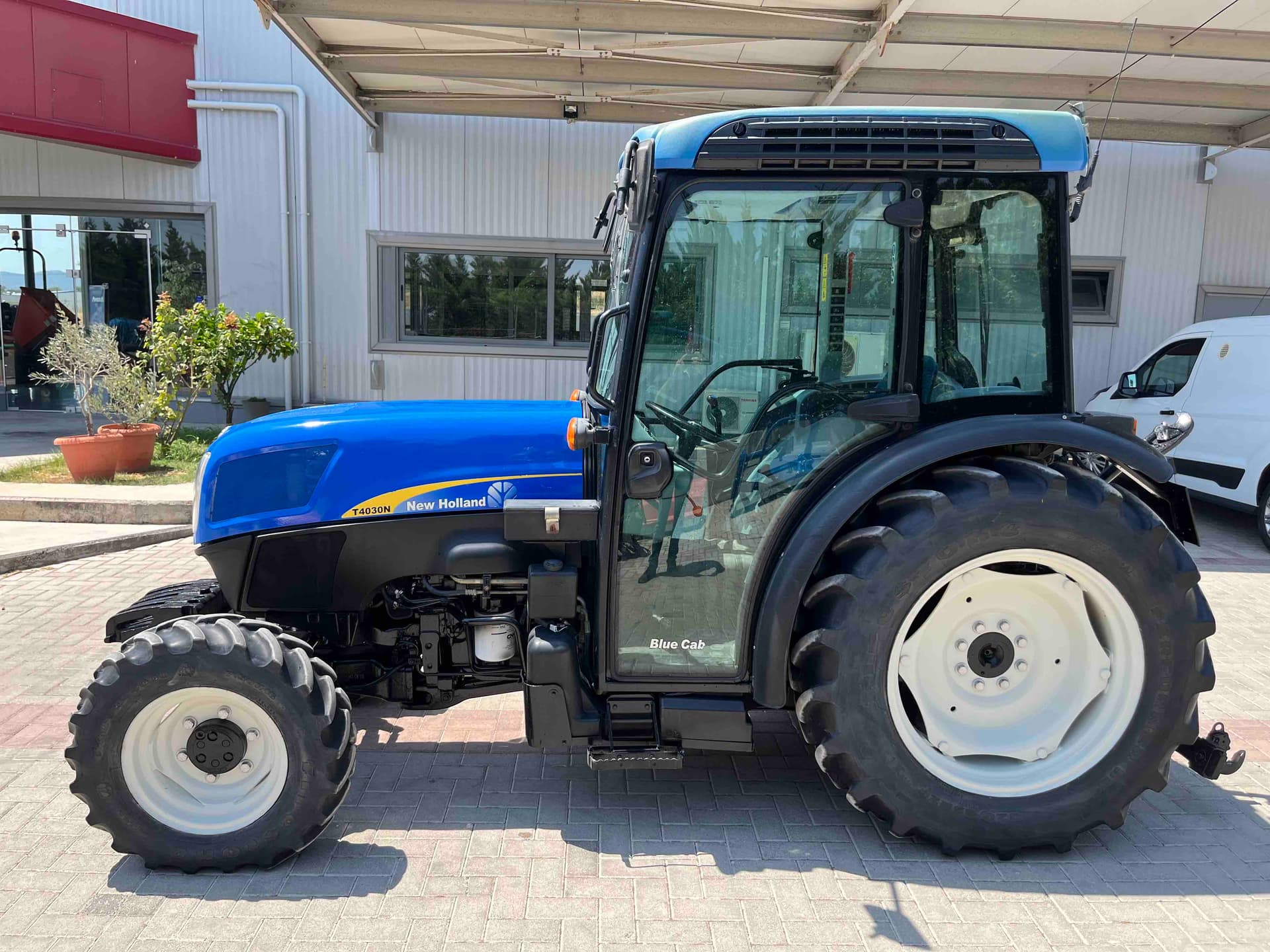 Images of NEW HOLLAND T4030N