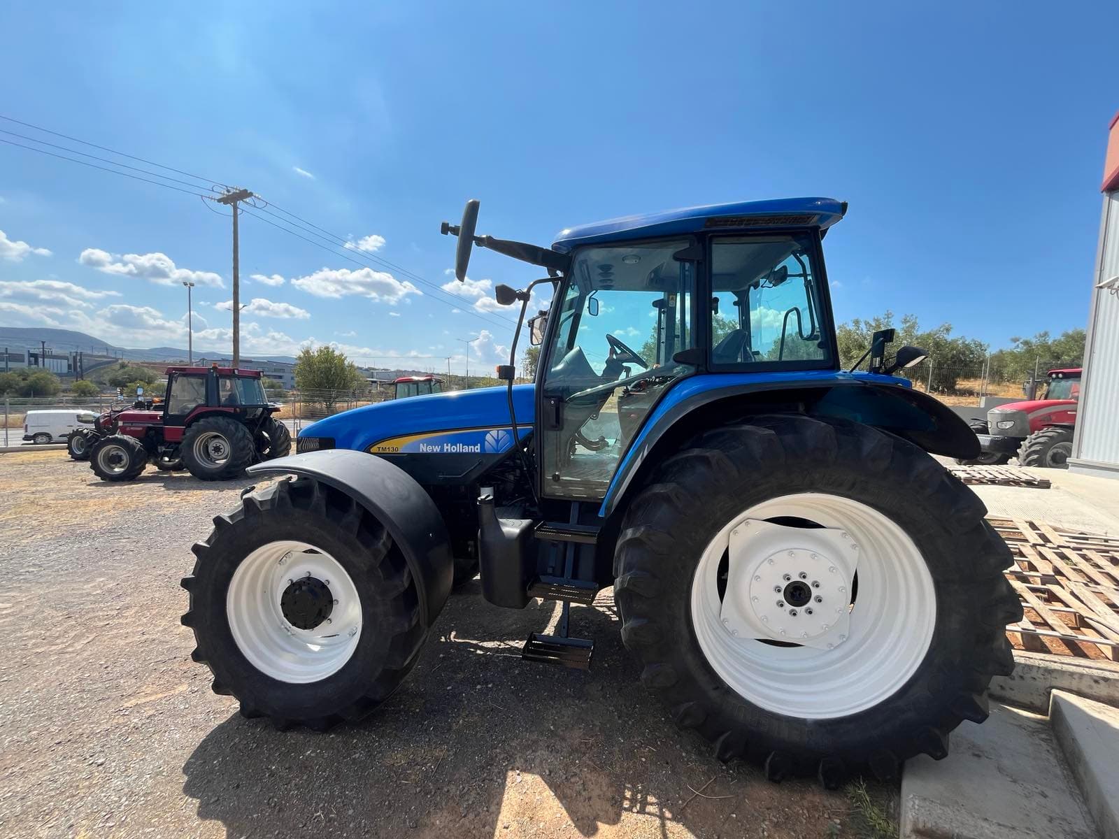 Images of NEW HOLLAND TM130